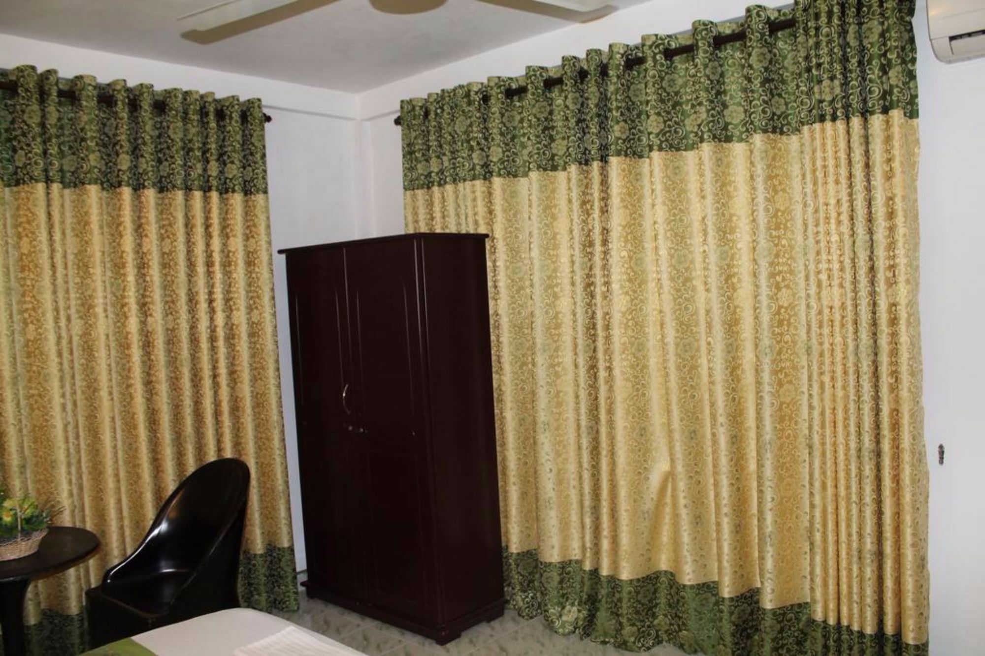 Oak Wood Inn Kandy Luaran gambar