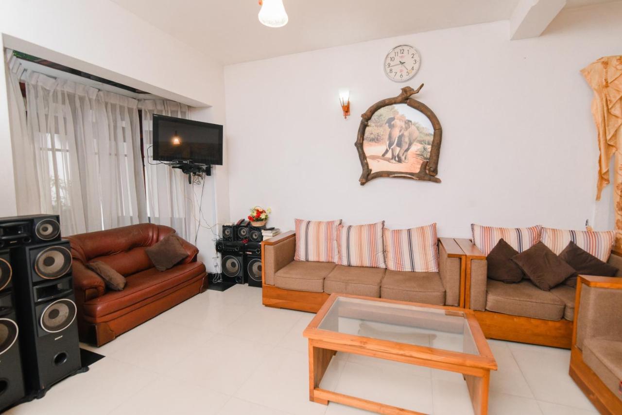 Oak Wood Inn Kandy Luaran gambar